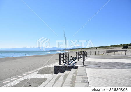 茅ヶ崎西浜海岸 秋の青空風景 茅ヶ崎西浜海岸 秋の青空風景 85686303