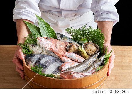 板前と鮮魚盛り合わせ 板前と鮮魚盛り合わせ 85689002