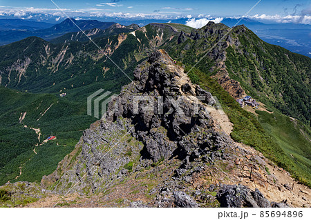 八ヶ岳連峰・赤岳直下から見る横岳・硫黄岳方面 85694896