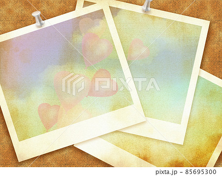 レトロなポラロイド風のはめ込み写真のフレーム コルクボード背景 のイラスト素材