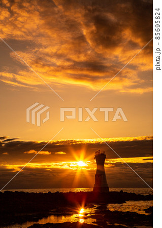 【新潟県】 佐渡島 夕暮れの七浦海岸 長手岬 【新潟県】 佐渡島 夕暮れの七浦海岸 長手岬 85695824
