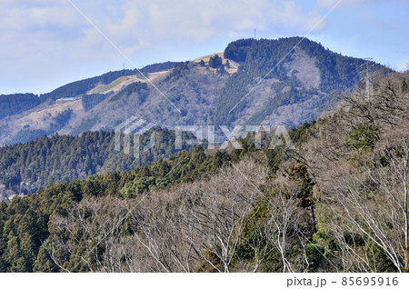 丹沢山地の高松山 高松山ハイキングコース休憩所より大野山を望む 丹沢山地の高松山 高松山ハイキングコース休憩所より大野山を望む 85695916