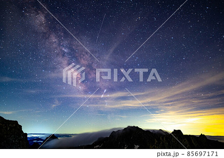 奥穂高と天の川 85697171