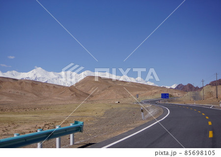 中国 カシュガル-キルギス オシュ 国境越えの風景 中国 カシュガル-キルギス オシュ 国境越えの風景 85698105