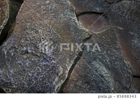 the texture of the stone is brown with large cracks 85698343