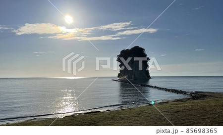 太陽と見附島 85698365
