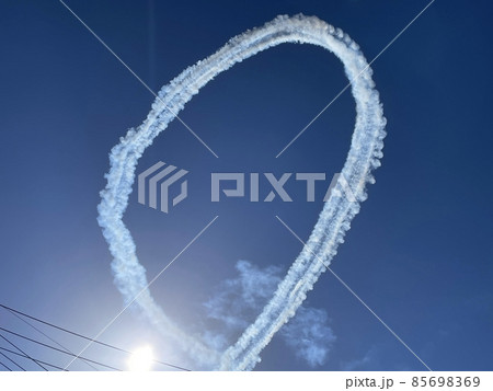 空に描かれた雲の円 85698369