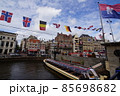 オランダ・アムステルダムの運河と街の風景 85698682
