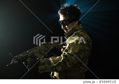 サバゲーの髭の人　 85699510