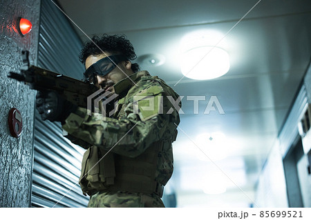 サバゲーの髭の人　 85699521