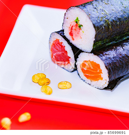 恵方巻　節分　豆まき　【 2月 ( 如月 ) の イメージ 】 85699691