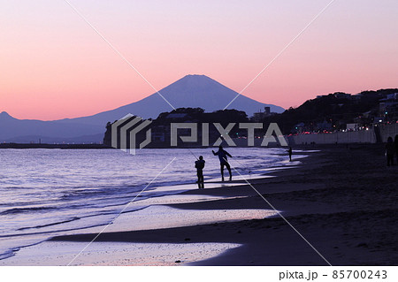七里ヶ浜　夕景 85700243