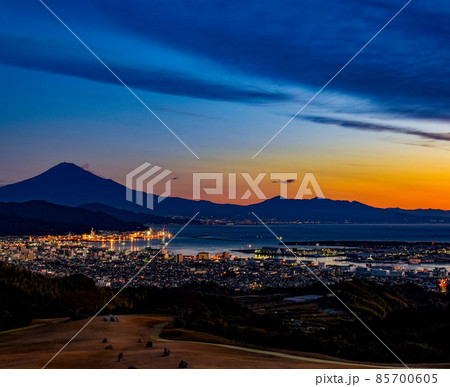 朝焼けに染まる富士山 朝焼けに染まる富士山 85700605