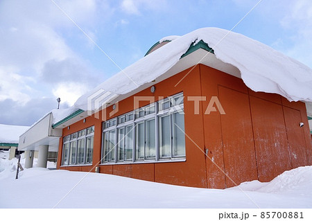 初山別村立豊岬小学校（廃校・冬） 85700881