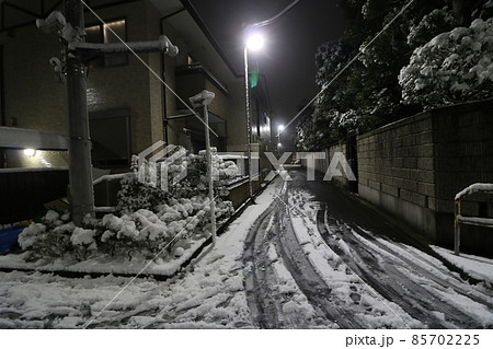 2022年1月の大雪が降った東京都足立区 85702225