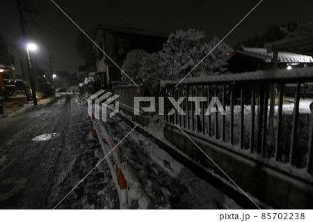2022年1月の大雪が降った東京都足立区 85702238