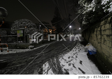 2022年1月の大雪が降った東京都足立区 85702239