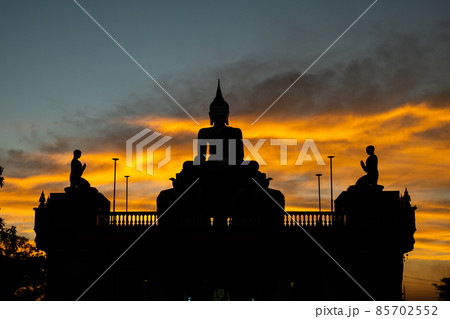 silhouette of a buddha statue 85702552