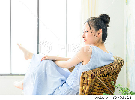 美人な女性　 85703512