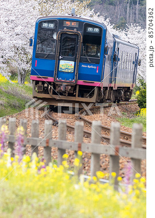 【のと鉄道】疾走するのと里山里海号 85704362