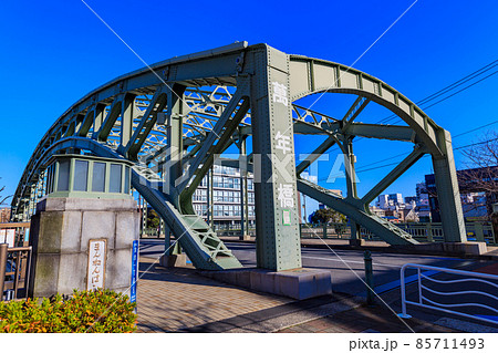 東京　江東区清澄　小名木川に架かる萬年橋 85711493