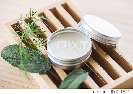 保湿クリーム 薬用バーム オーガニックコスメのイメージ素材 保湿クリーム 薬用バーム オーガニックコスメのイメージ素材 85711974