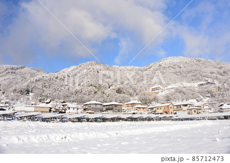雪景色の2022年元旦の朝 85712473