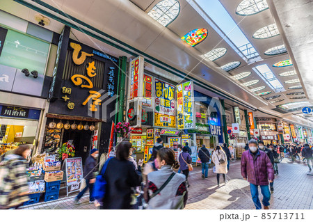 日本の川崎都市景観　川崎駅前の人気商店街「銀柳街」 歩行者天国（10時～24時）などを望む＝1月8日 85713711