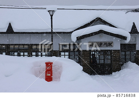 北海道　中川　丸ポストのある風景（JR天塩中川駅） 85716838