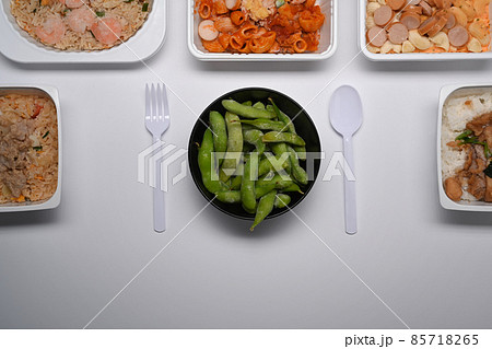 Frozen edamame soybeans in round bowl on white background. 85718265