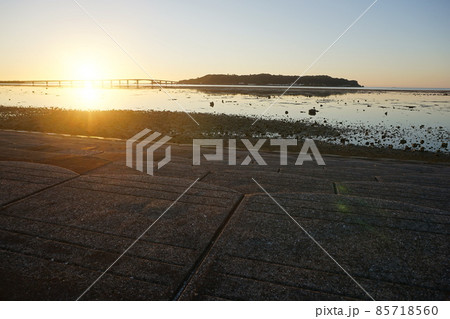 海と朝日 初日の出を臨む 海と朝日 初日の出を臨む 85718560
