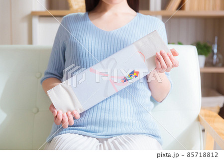 腹帯　はらおび　妊娠中の女性 85718812