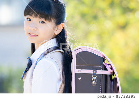 小学生　女の子 　制服　 85723295