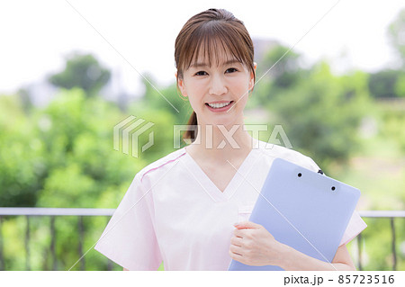 医療　看護師のポートレート（女性） 85723516