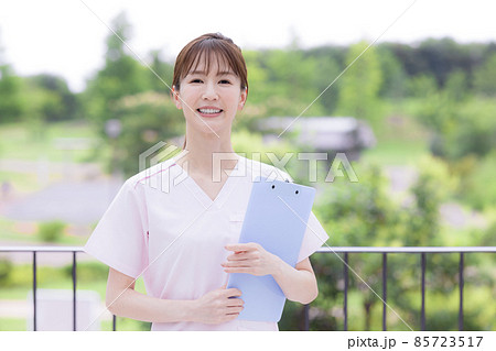 医療　看護師のポートレート（女性） 85723517