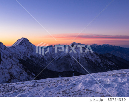 夜明け前の八ヶ岳 85724339