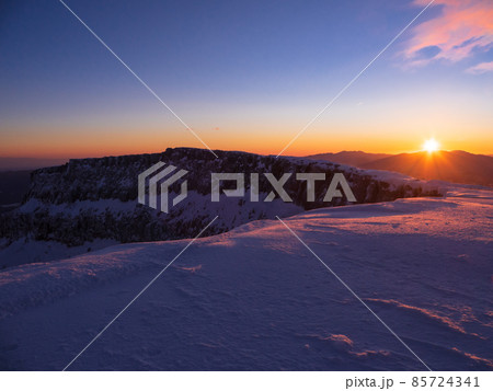 硫黄岳 爆裂火口の夜明け 硫黄岳 爆裂火口の夜明け 85724341