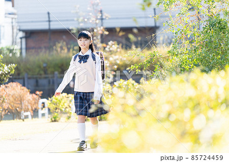 小学生 女の子 制服 の写真素材