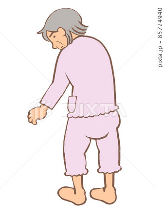 認知症　いぶかしげに後ろを振り返る高齢女性 85724940
