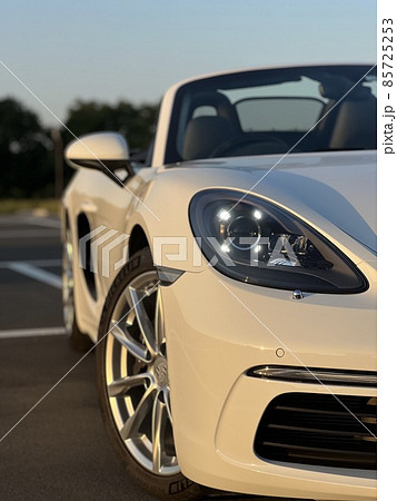夕日に照らされるポルシェ718ボクスター 夕日に照らされるポルシェ718ボクスター 85725253