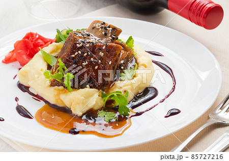 Lamb shank with mashed potato and asparagus. Lamb shank with mashed potato and asparagus. 85727216