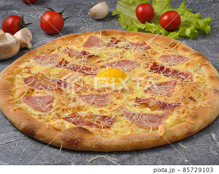 Carbonara pizza with bacon mozzarella and egg 85729103