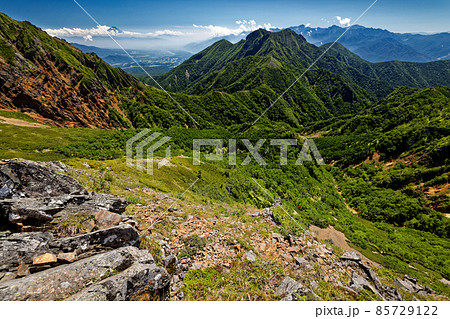 八ヶ岳連峰・中岳から見る権現岳・南アルプス・富士山 85729122