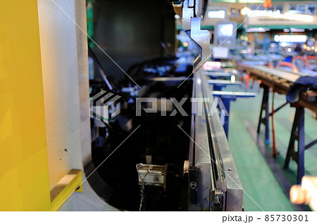 工場　曲げ加工　ベンダー　プレスブレーキ 85730301