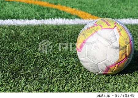サッカーグラウンドとサッカーボールの写真素材