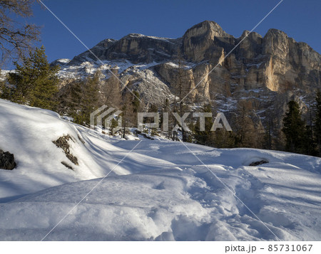 dolomites snow panorama val badia armentara hill 85731067