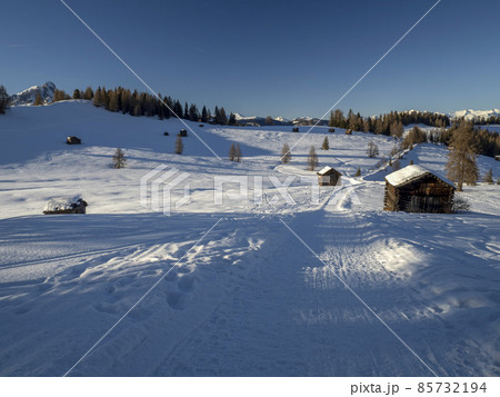 dolomites snow panorama wooden hut val badia armentara hill dolomites snow panorama wooden hut val badia armentara hill 85732194