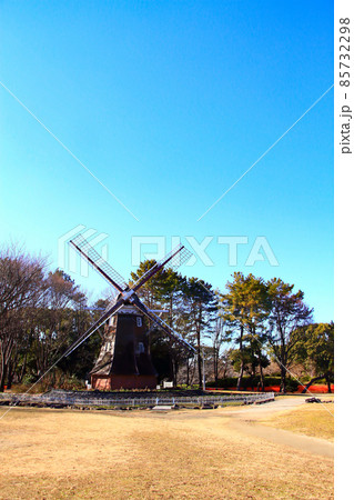 名古屋市、名城公園オランダ風車の風景 85732298