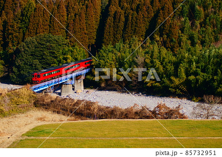 特急ゆふ（キハ185系）　久大本線：引治～豊後中村 85732951