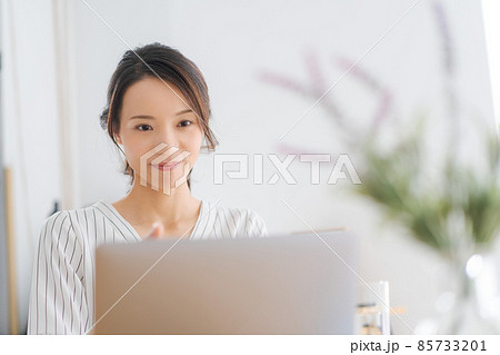 20代　30代　女性　pc 85733201